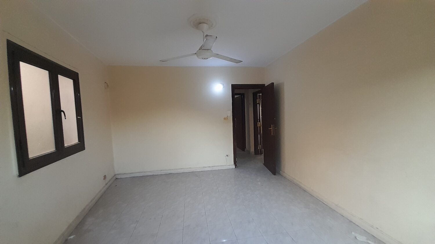 شقة بدون فرش للإيجار في المهندسين 120م في شارع جامعة الدول الرئيسي ( بدون مصعد ) .