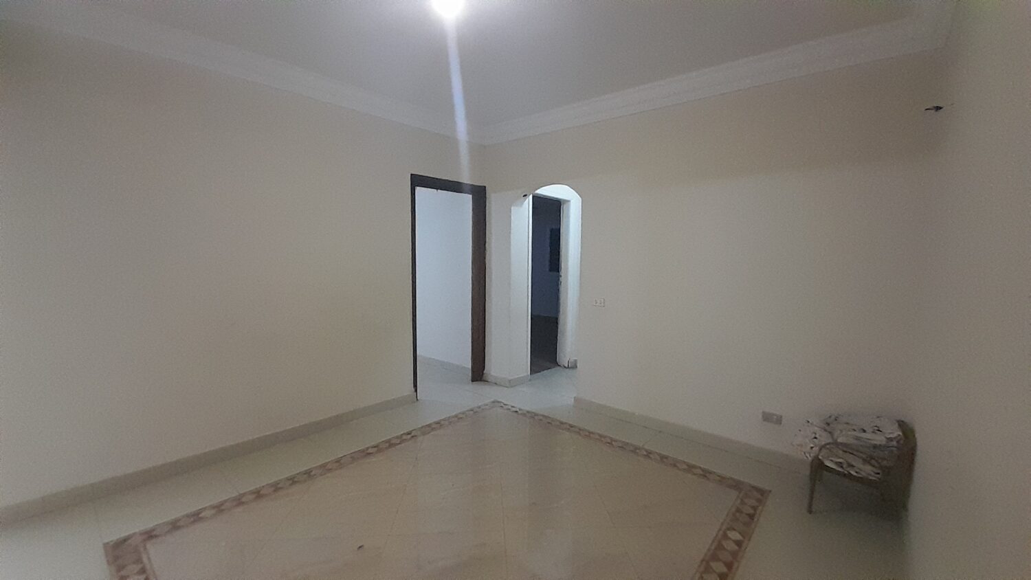 شقة بدون فرش للإيجار في المهندسين 170م في شارع المروة الرئيسي . .