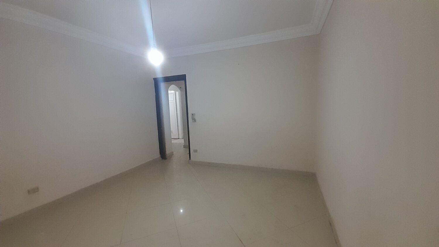 شقة بدون فرش للإيجار في المهندسين 170م في شارع المروة الرئيسي . .