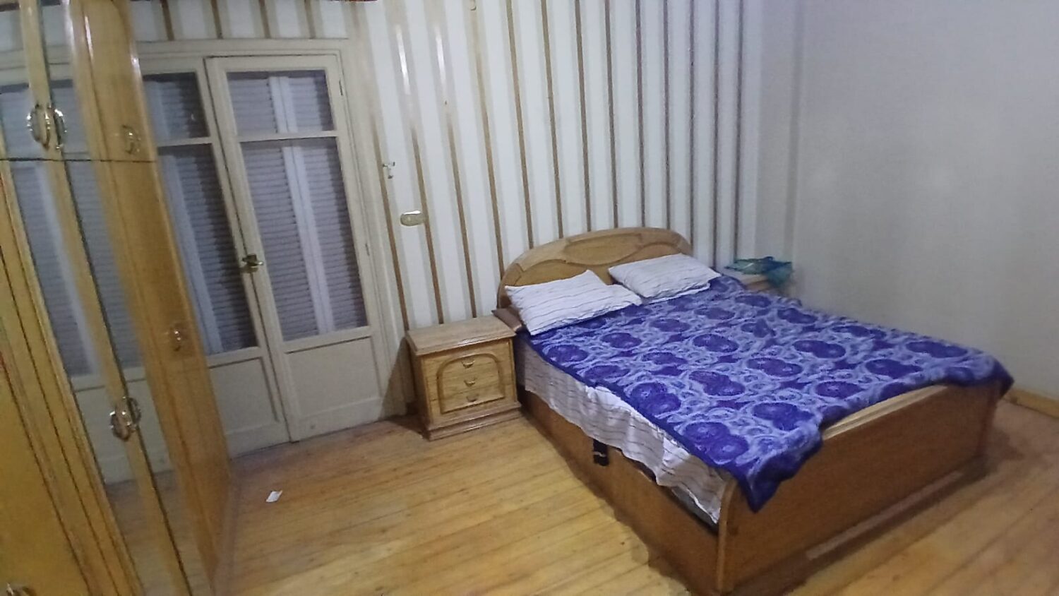 شقة للإيجار بدون فرش في المهندسين 140م عمارة عائلية وبحرية .