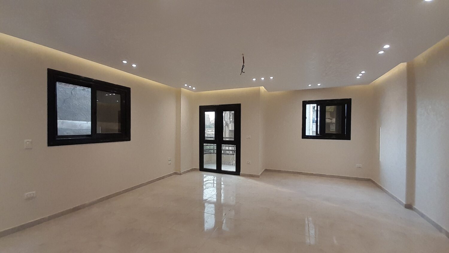 شقة للبيع بالتقسيط في العجوزة 140م قرب مطعم نعمه عمارة جديدة ( أول سكن ) .