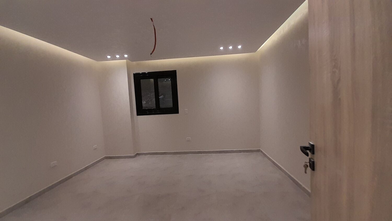 شقة للبيع بالتقسيط في العجوزة 140م قرب مطعم نعمه عمارة جديدة ( أول سكن ) .