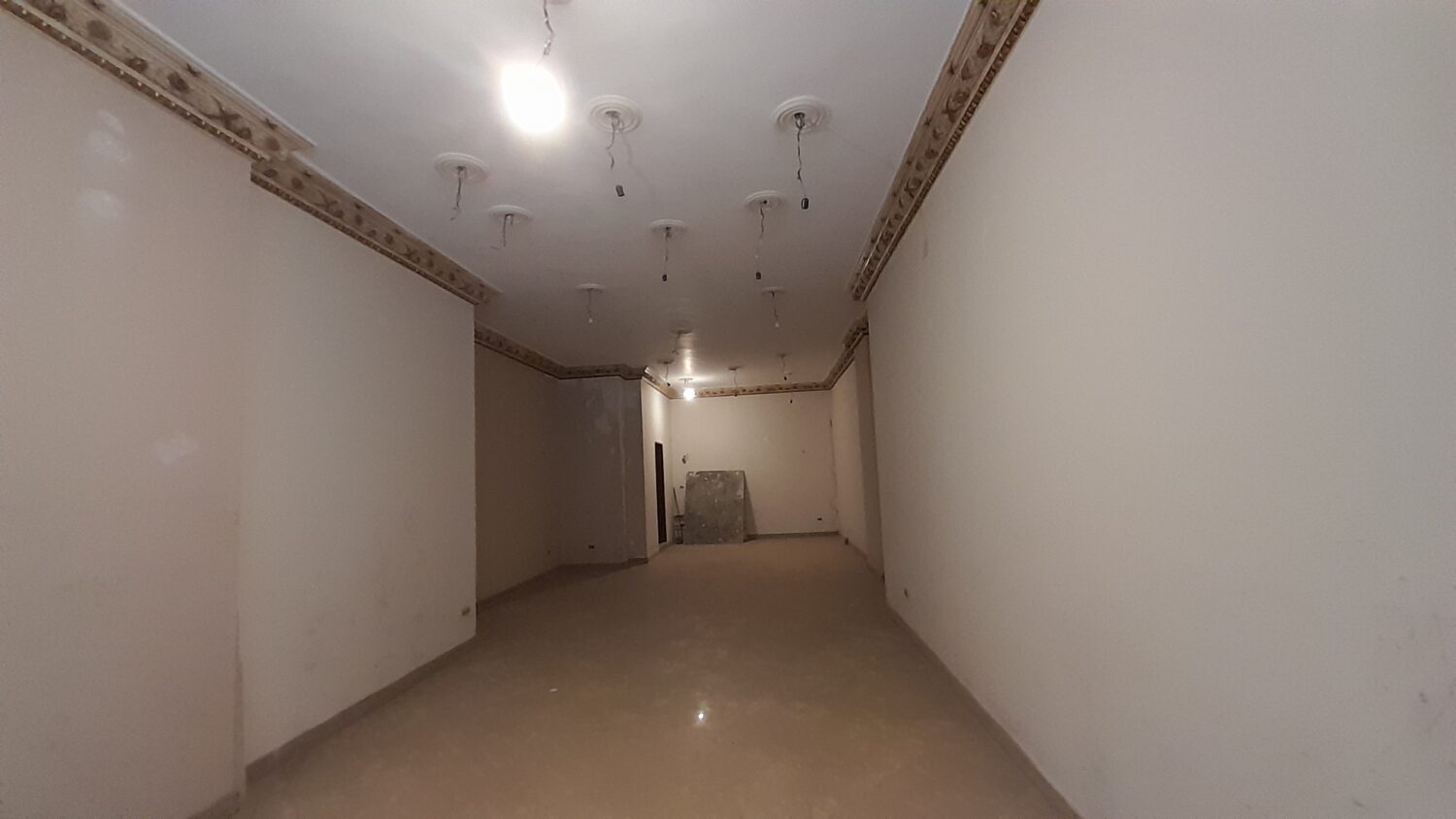 محل للإيجار في المهندسين 100م في شارع رئيسي منطقة حيوية .