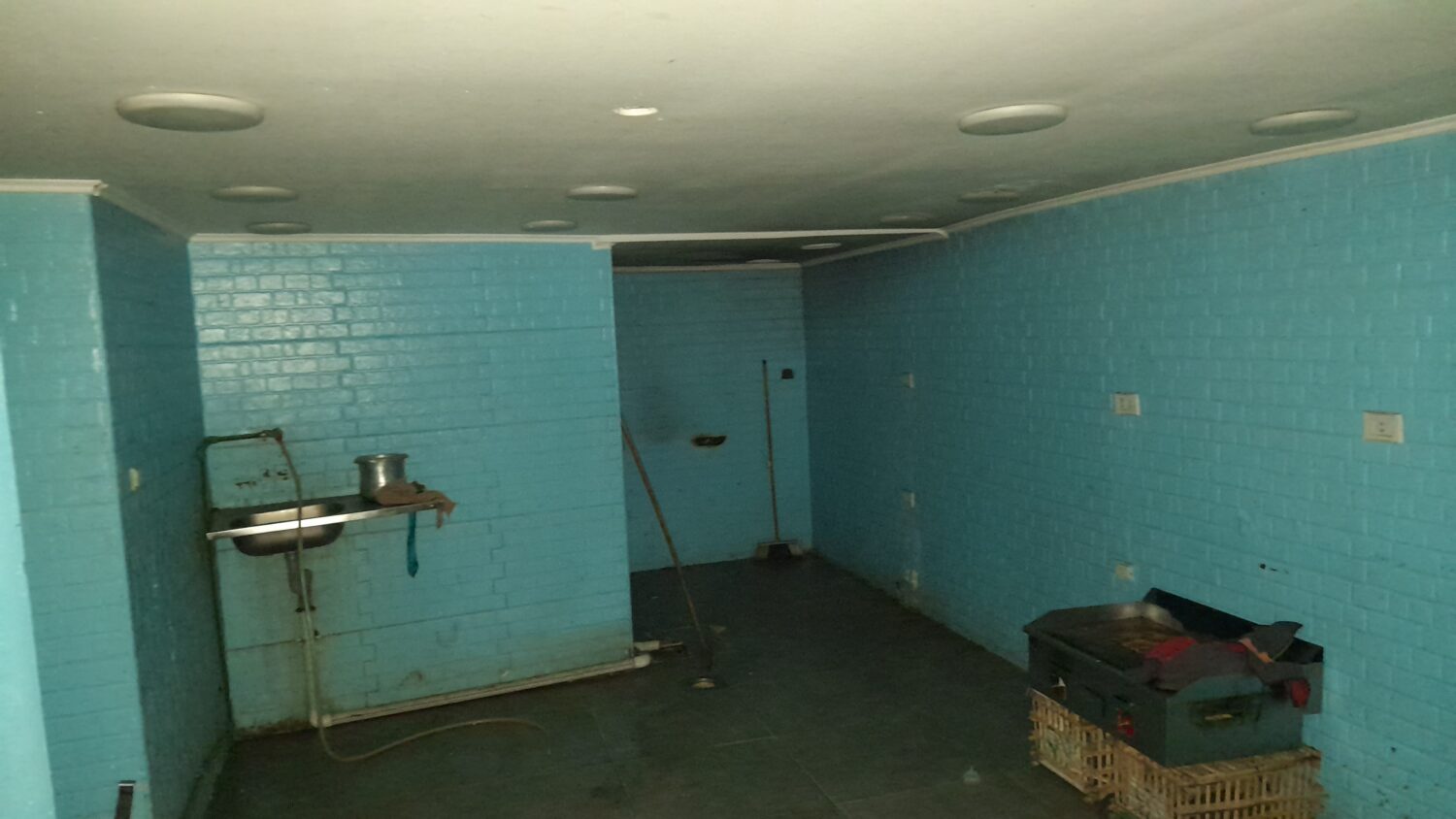 محل للإيجار في المهندسين 65م تفرعات شارع شهاب الرئيسي .