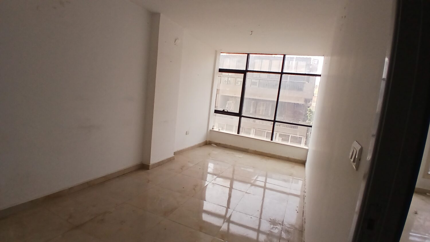 مكتب للإيجار في الدقى 65م قرب نادى الصيد موقع مميز برج إدارى ( برخصة إداري ) .