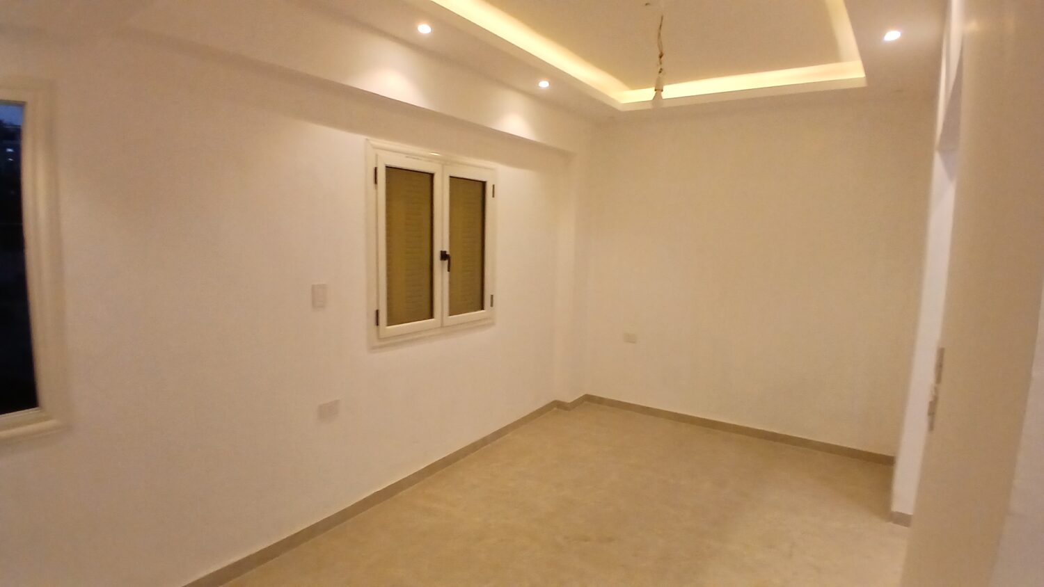 شقة للبيع في العجوزة 158م تفرعات شارع د محمد شاهين ( تطل علي حديقة ) .