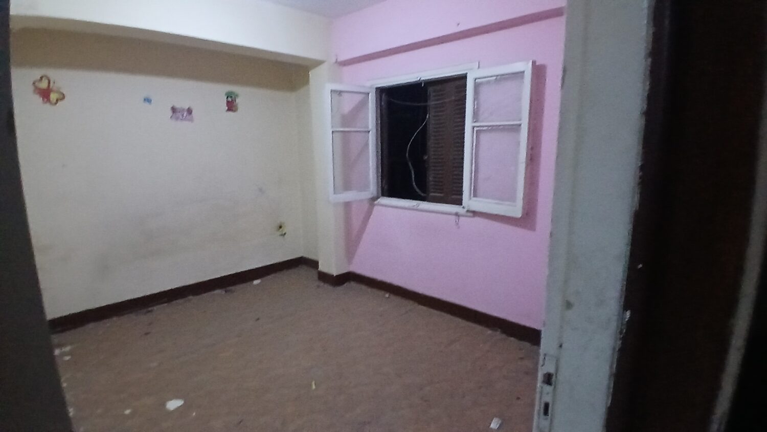 شقة للبيع في العجوزة 158م تفرعات شارع د محمد شاهين ( تطل علي حديقة ) .