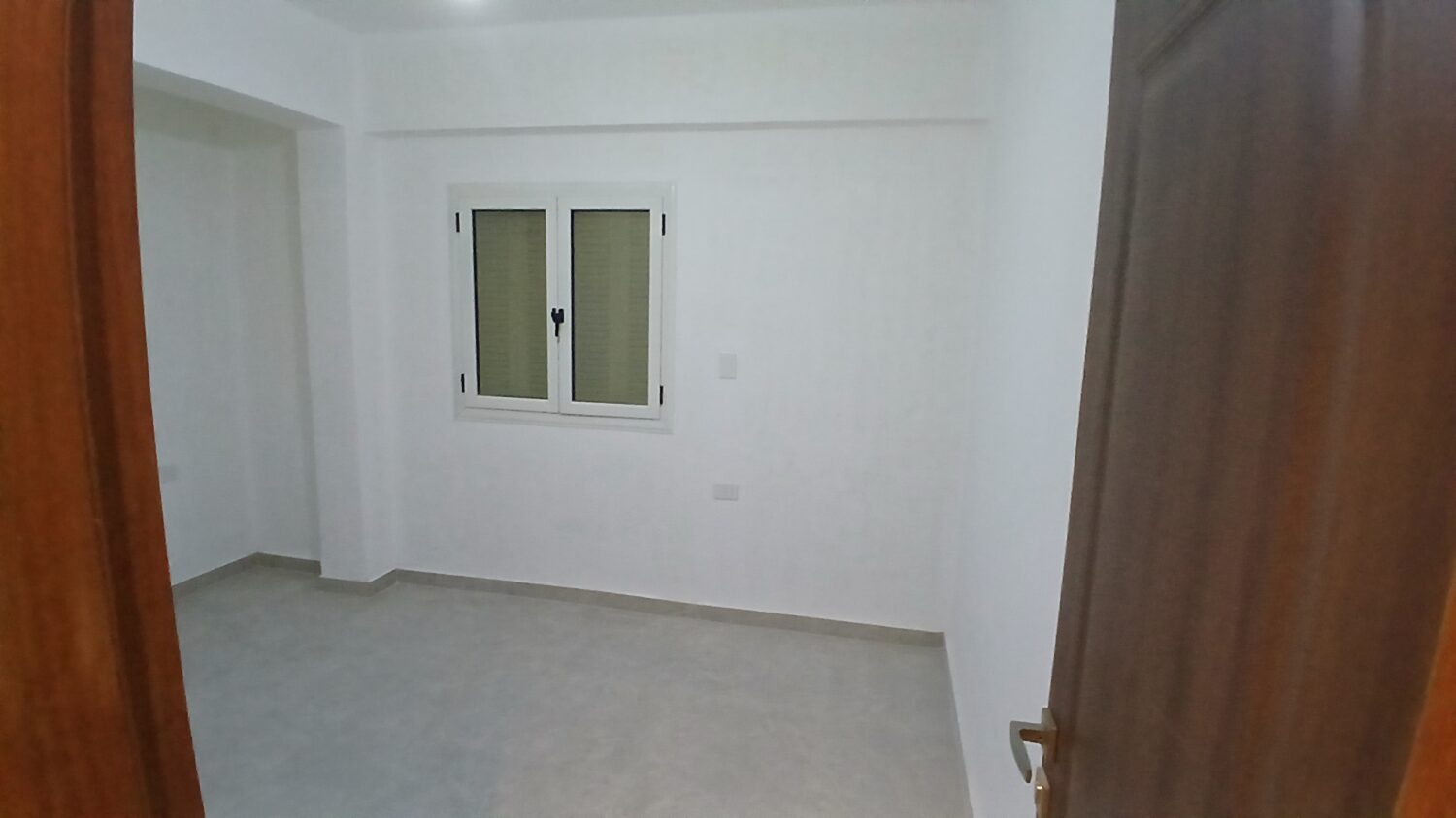 شقة للبيع في العجوزة 158م تفرعات شارع د محمد شاهين ( تطل علي حديقة ) .