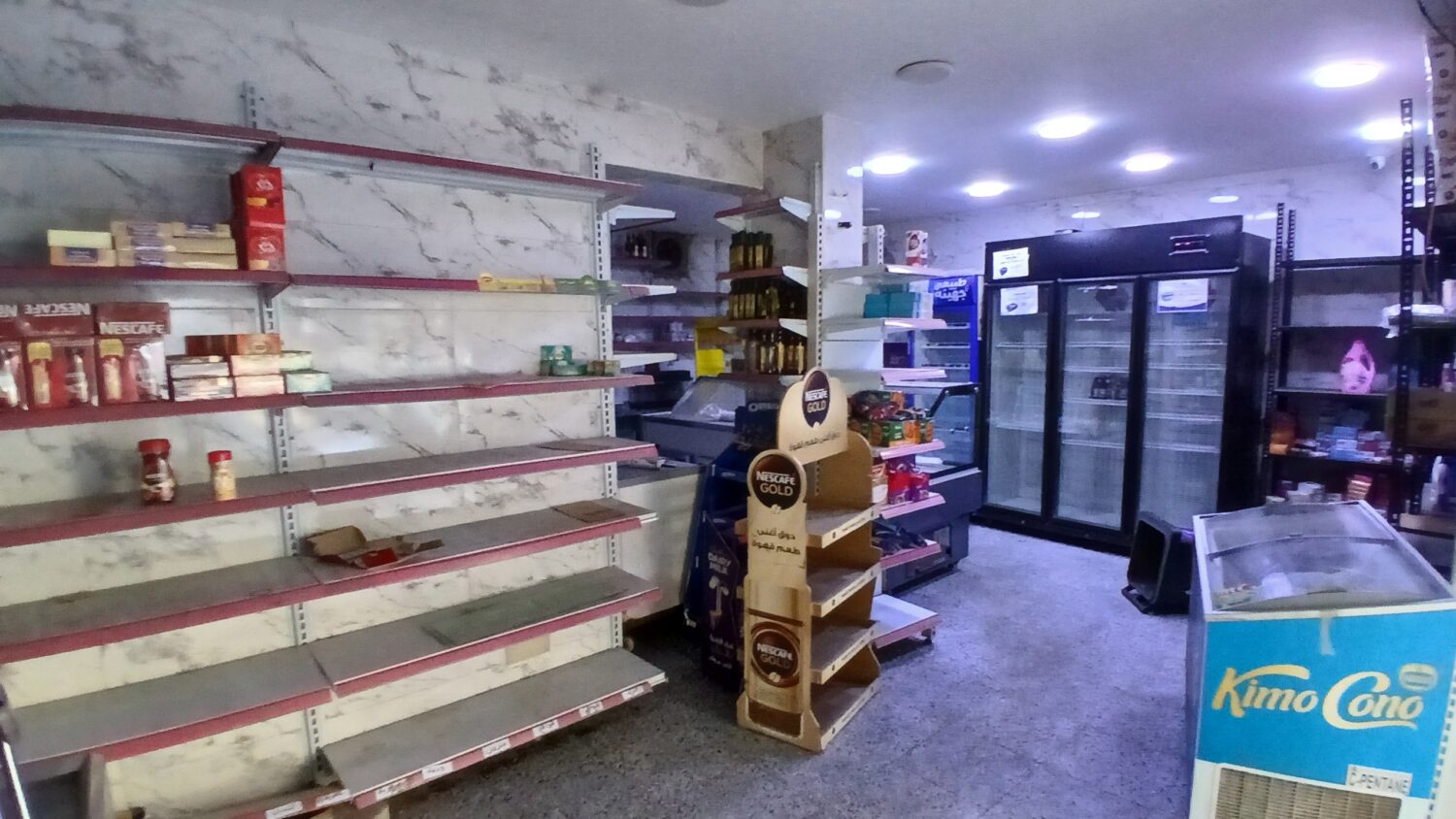 محل للايجار في العجوزة 80م في شارع د محمد شاهين شارع رئيسى .