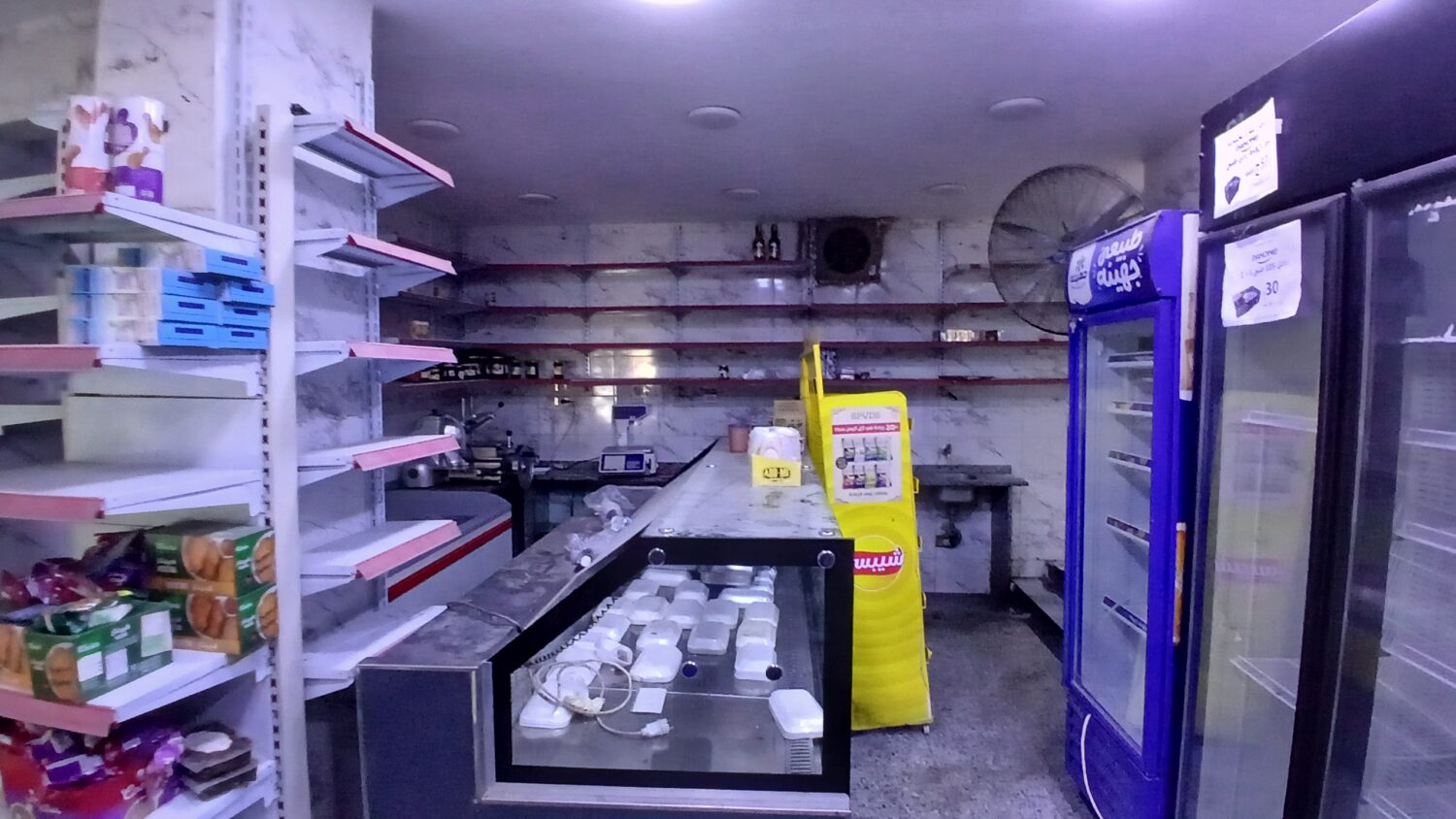 محل للايجار في العجوزة 80م في شارع د محمد شاهين شارع رئيسى .