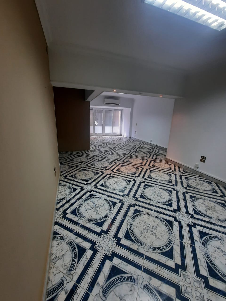 مكتب دوبلكس للإيجار في الزمالك 200م قريب من شارع 26 يوليو ( موقع ممتاز ) .