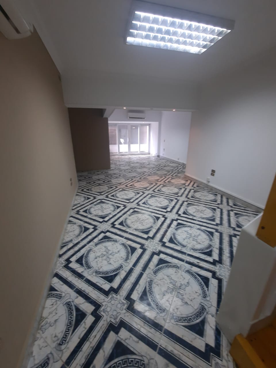 مكتب دوبلكس للإيجار في الزمالك 200م قريب من شارع 26 يوليو ( موقع ممتاز ) .