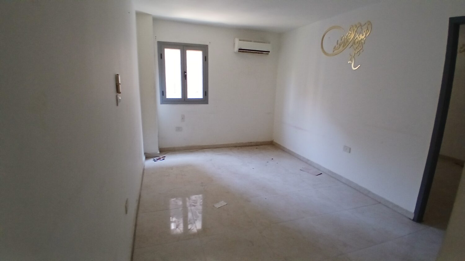 مكتب للإيجار في الدقى 55م قرب نادى الصيد موقع مميز برج إدارى ( برخصة إداري ) .