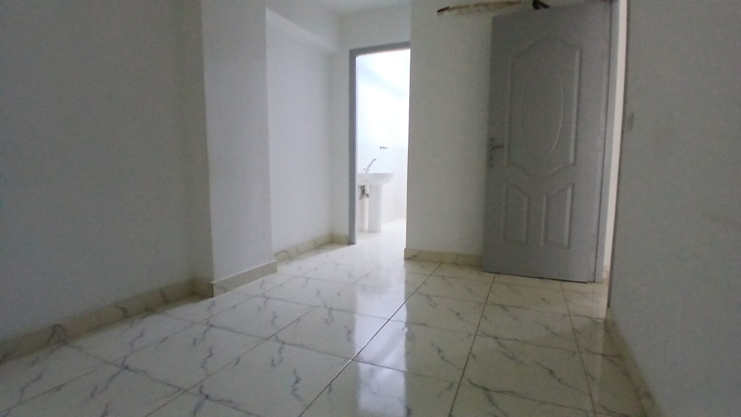 مكتب للإيجار في الدقى 55م قرب نادى الصيد موقع مميز برج إدارى ( برخصة إداري ) .