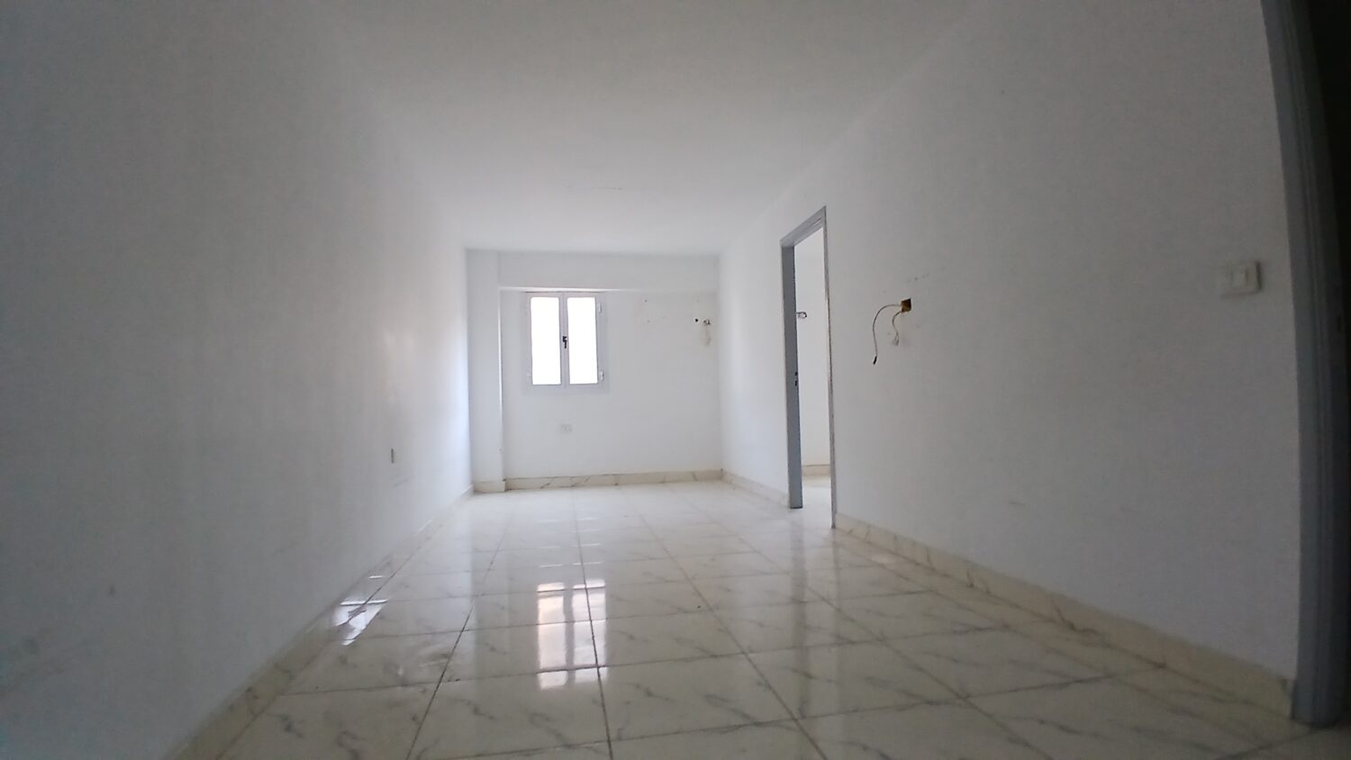 مكتب للإيجار في الدقى 80م قرب نادى الصيد موقع مميز برج إدارى ( برخصة إداري ) .