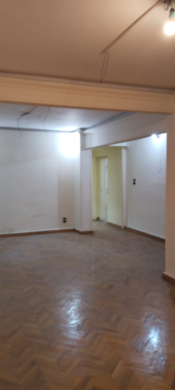 مكتب للإيجار في العجوزة 120م قرب شارع نوال و شارع الدقى .