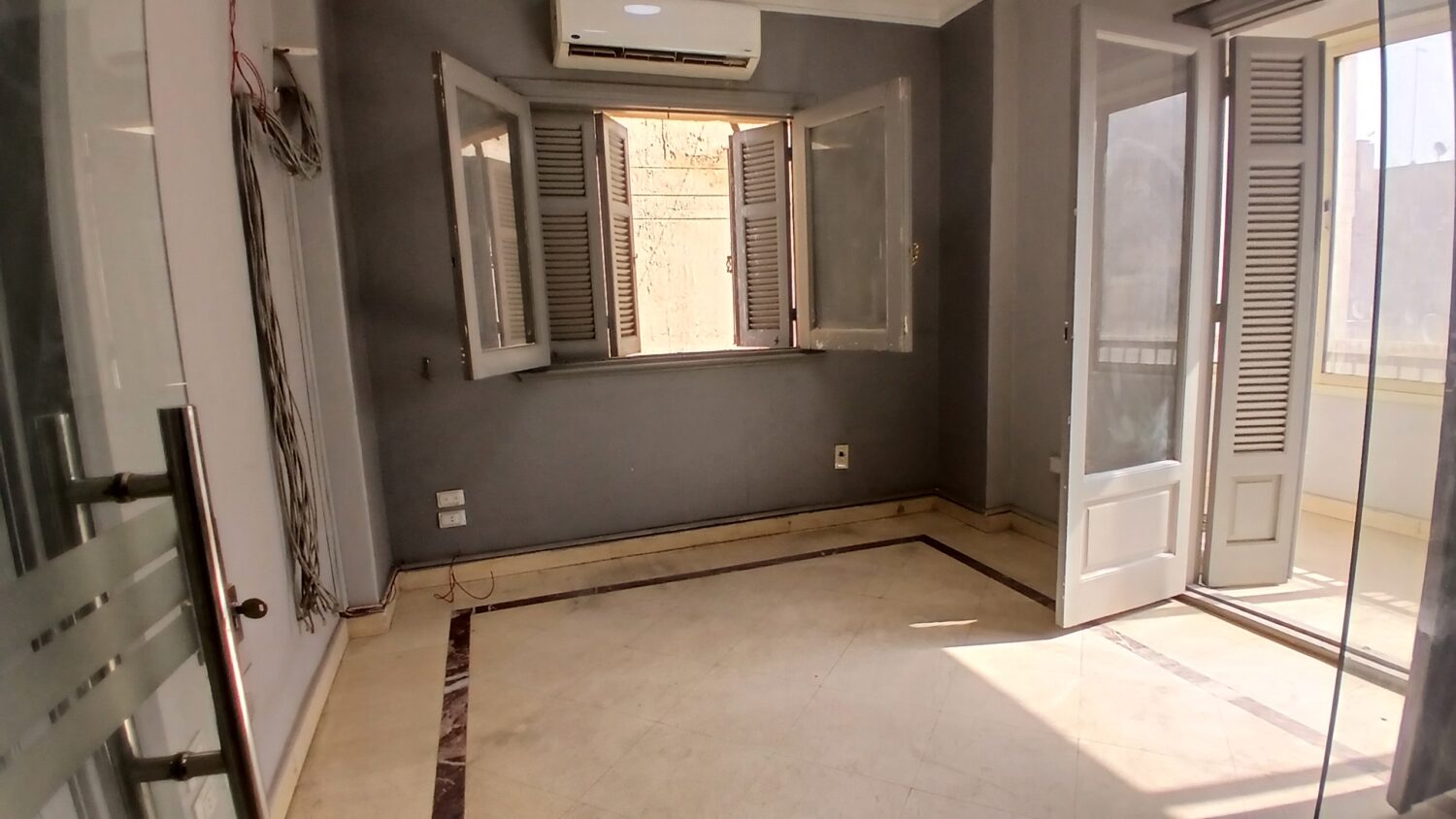 مكتب للإيجار في المهندسين 220م في شارع جامعة الدول الرئيسى برايم لوكيشن .