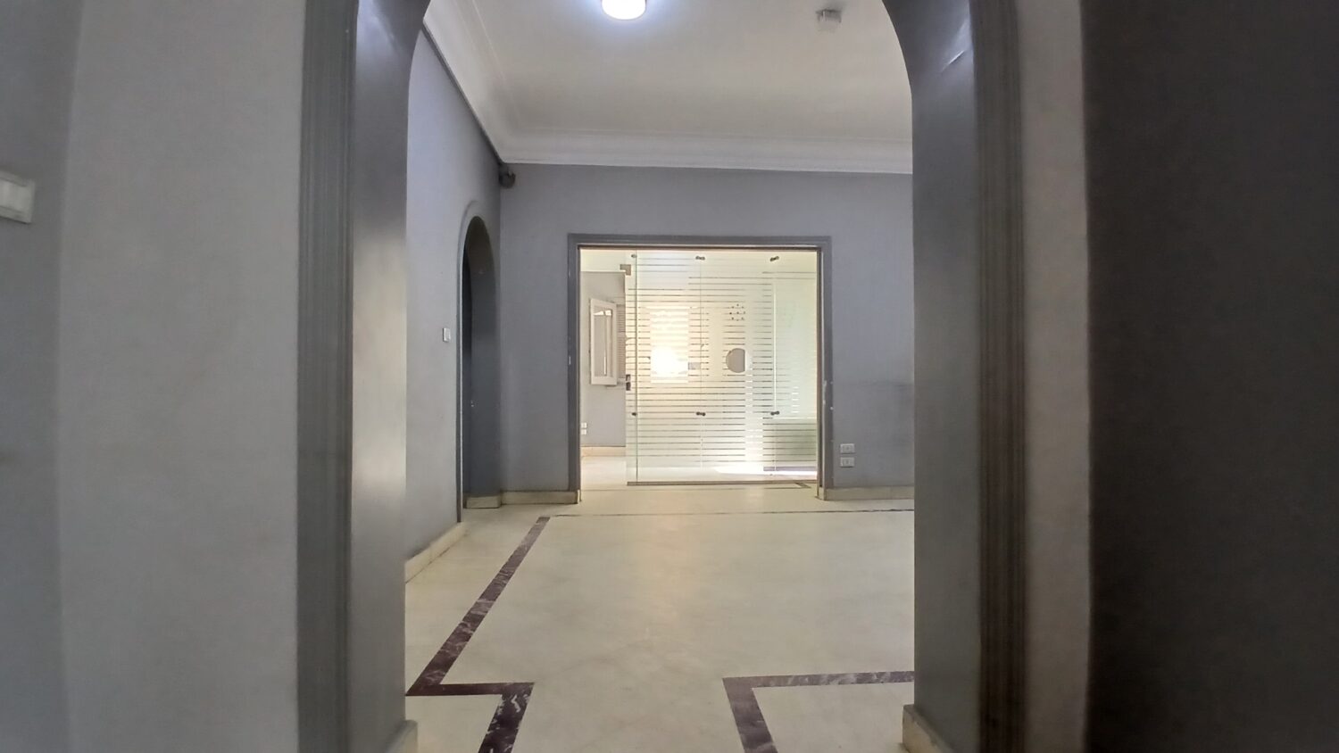 مكتب للإيجار في المهندسين 220م في شارع جامعة الدول الرئيسى برايم لوكيشن .