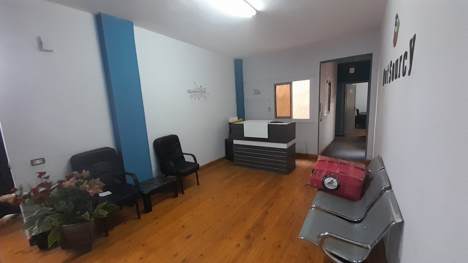 مكتب للإيجار فى الدقى 250م قرب محى الدين أبو العز الرئيسى طابق 3 سلم .