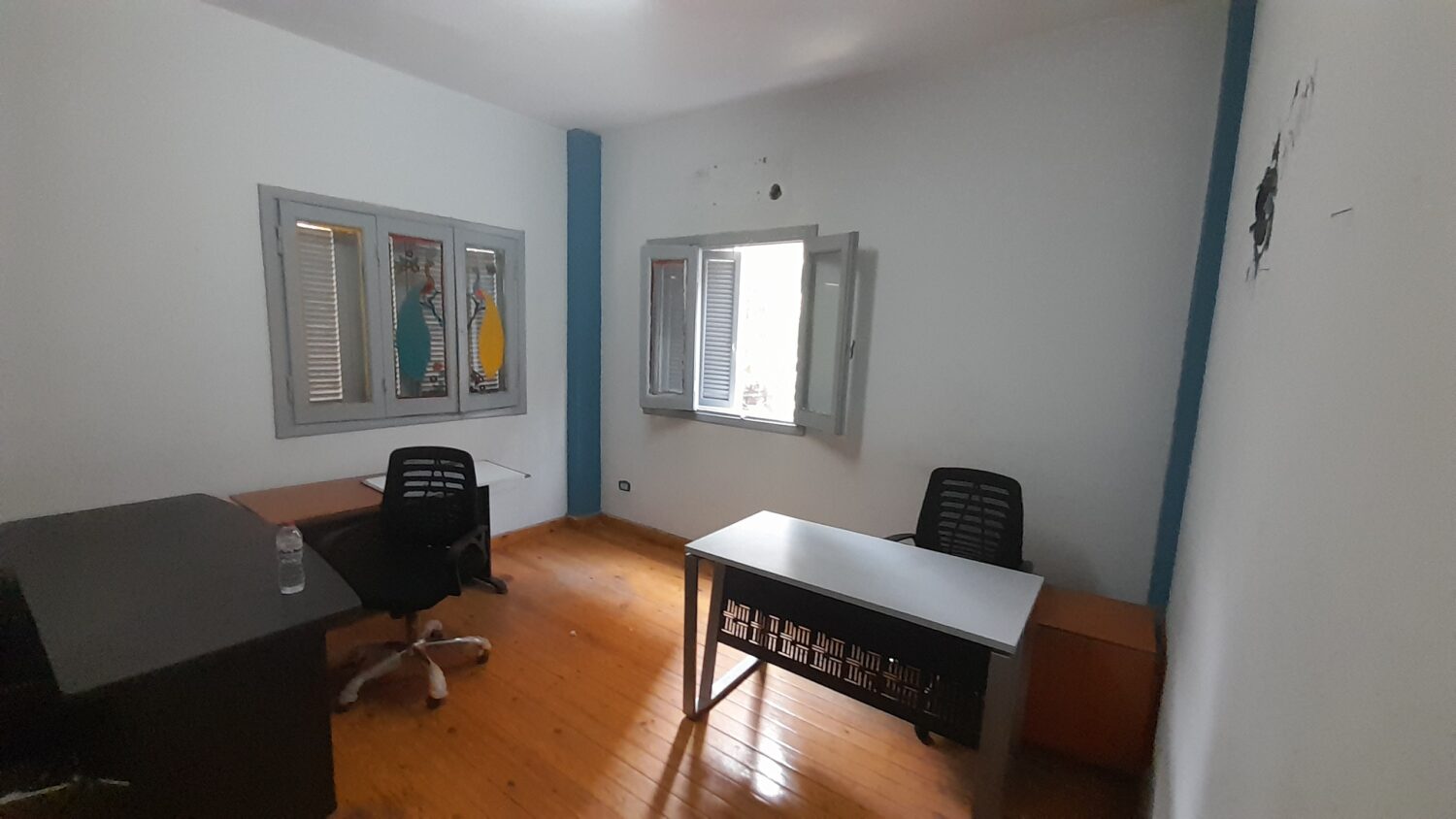 مكتب للإيجار فى الدقى 250م قرب محى الدين أبو العز الرئيسى طابق 3 سلم .