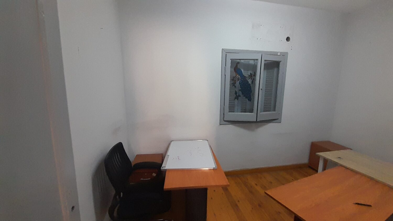 مكتب للإيجار فى الدقى 250م قرب محى الدين أبو العز الرئيسى طابق 3 سلم .