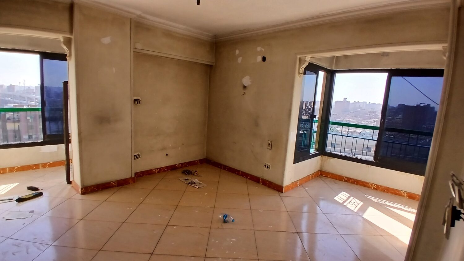 شقة للبيع فى المهندسين 160م شارع السودان الرئيسى غير مجروحة .