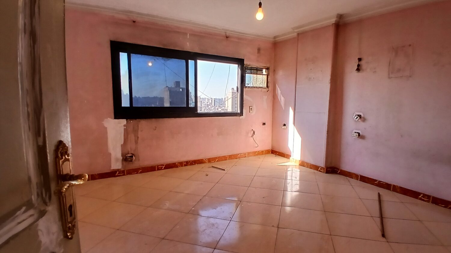 شقة للبيع فى المهندسين 160م شارع السودان الرئيسى غير مجروحة .