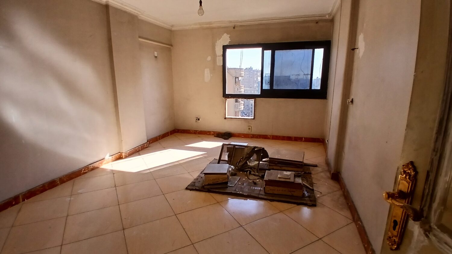 شقة للبيع فى المهندسين 160م شارع السودان الرئيسى غير مجروحة .