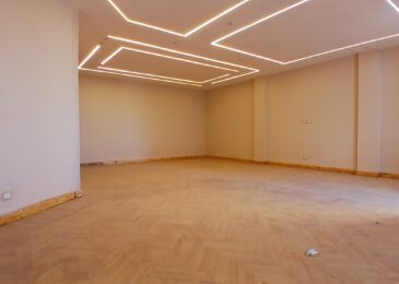 شقة للبيع فى المهندسين  فى شارع عبد المنعم رياض الرئيسى240م  فيو رائع تشطيب حديث