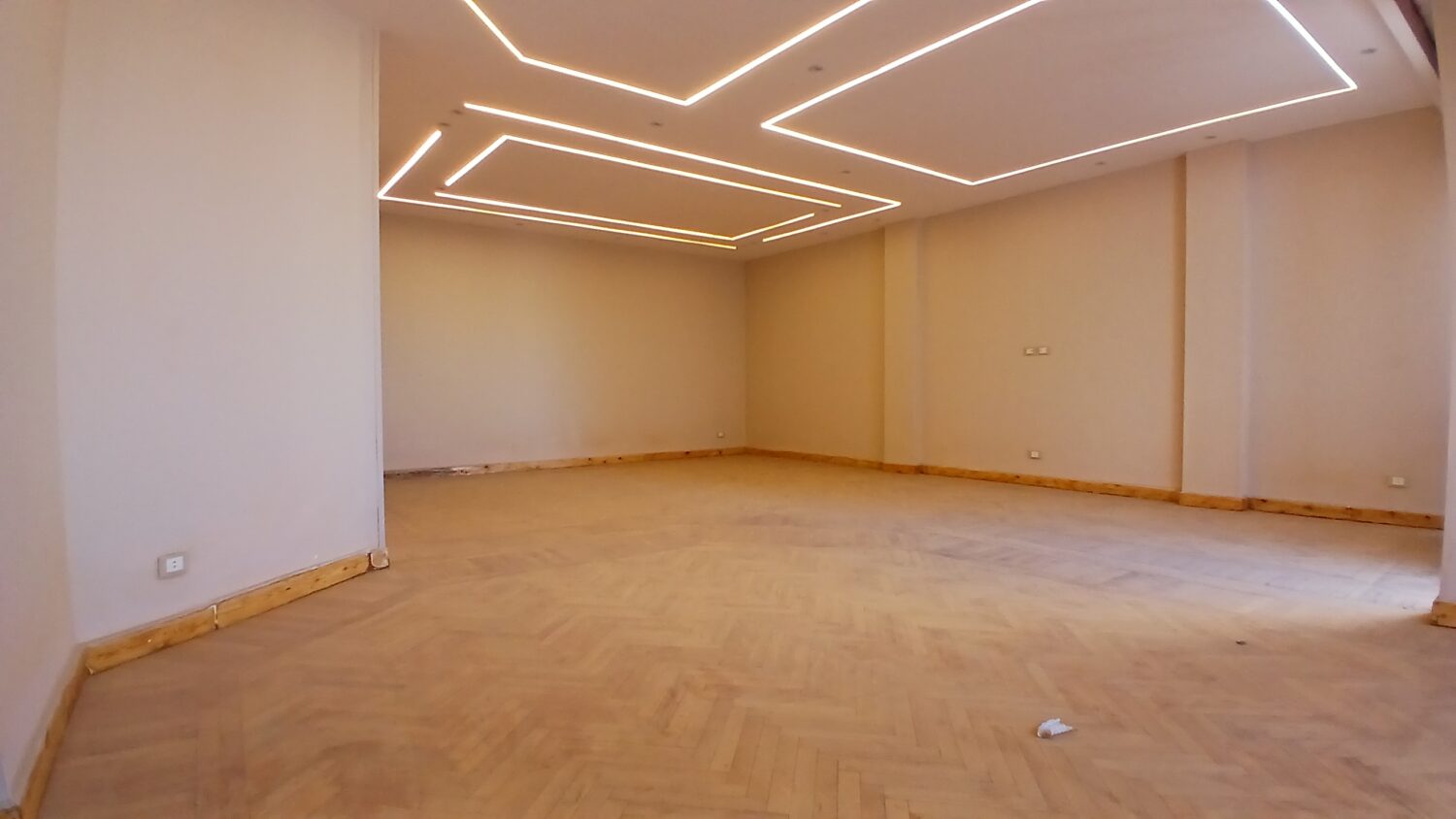 شقة للبيع فى المهندسين فى شارع عبد المنعم رياض الرئيسى240م فيو رائع تشطيب حديث