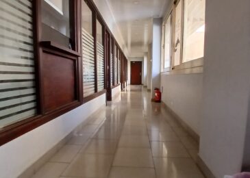 مكتب 400م  للإيجار في مول شهير على شارع  الشباب الرئيسى في  الشيخ زايد