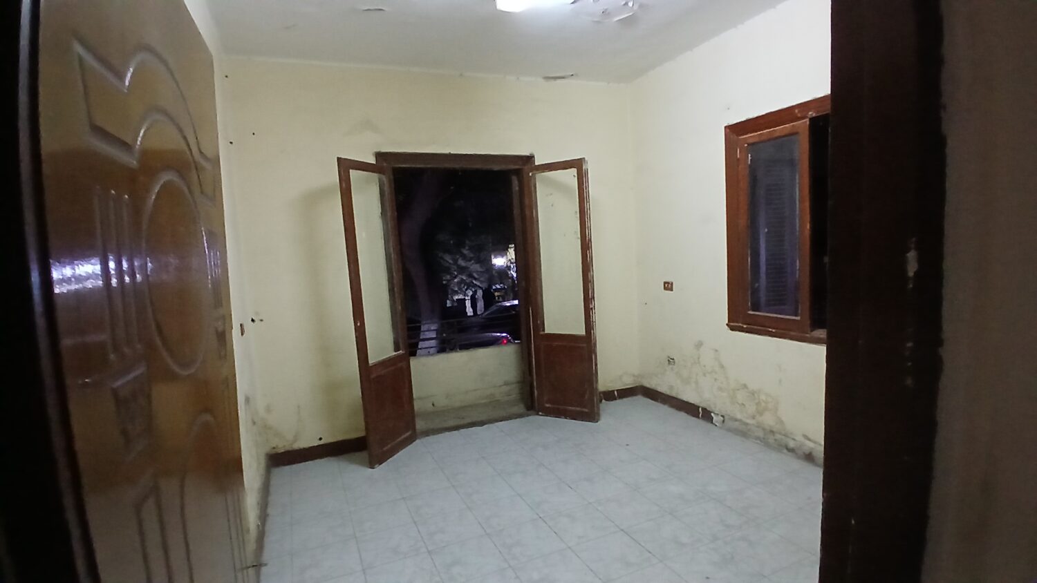 مكتب للإيجار في العجوزة 80م قرب شارع النيل و ميدان شاهين .