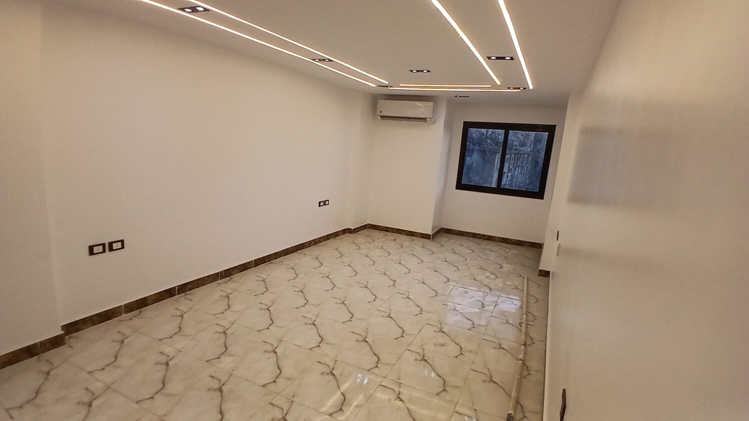 مكتب للإيجار في المهندسين 50م في شارع السودان الرئيسى يصلح سكنى أو إدارى .