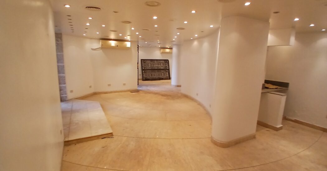 محل للبيع في المهندسين  73,5م  قرب المترو و شارع رئيسى