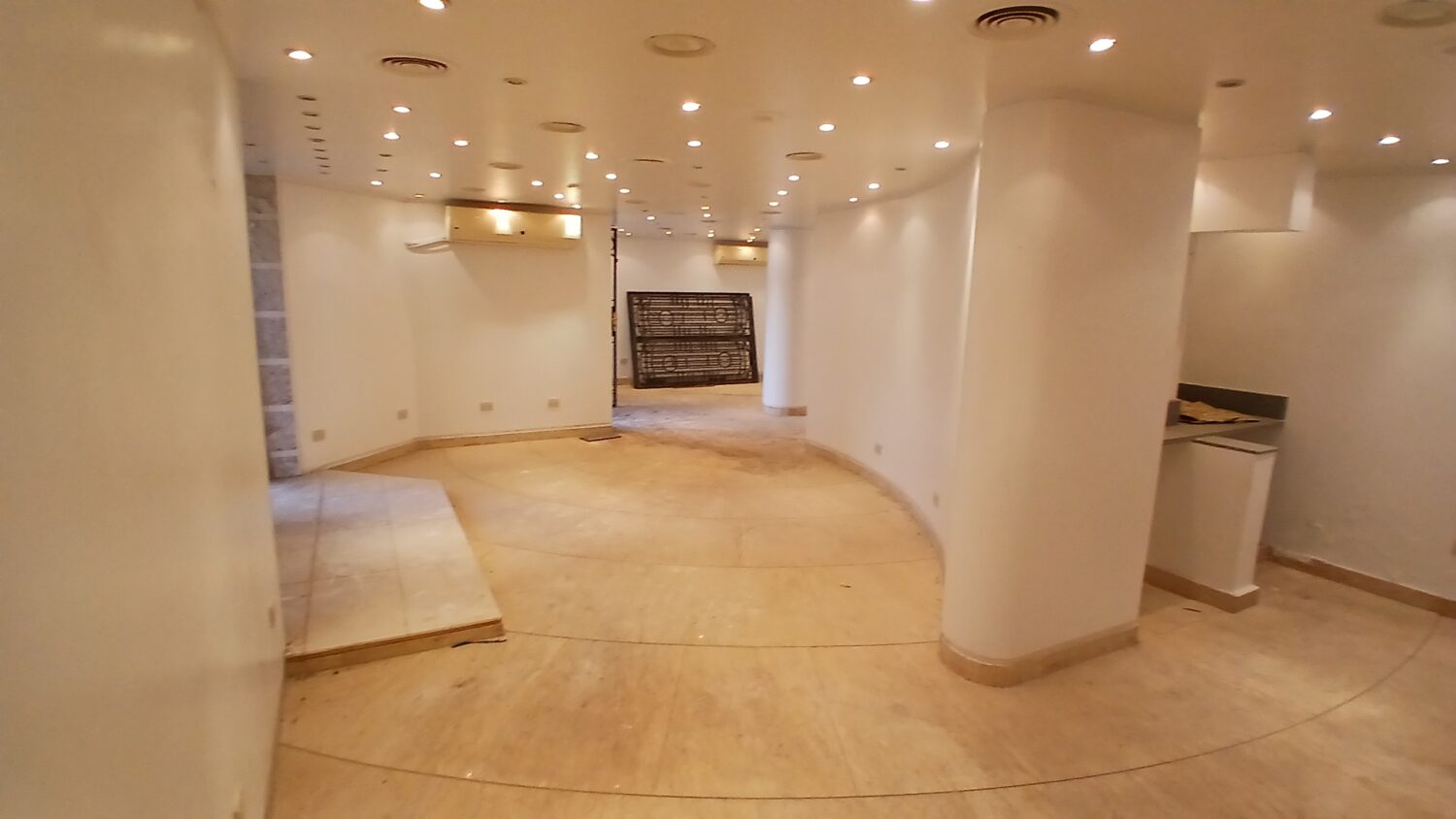 محل للبيع في المهندسين 73,5م قرب المترو و شارع رئيسى .