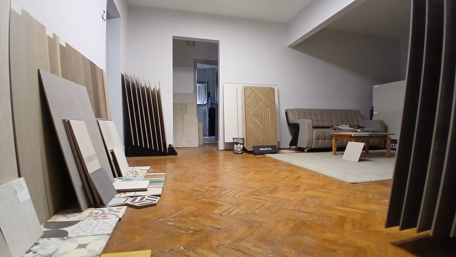 مكتب للإيجار فى المهندسين 100م خطوات من ش جامعة الدول الرئيسى ( موقع ممتاز ) .