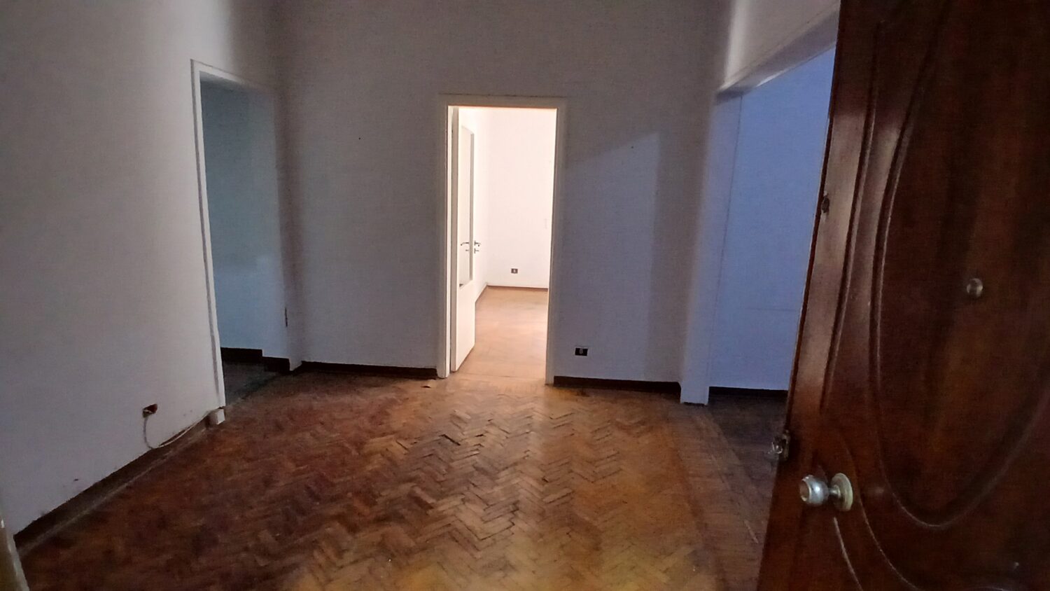 مكتب للإيجار في المهندسين 160م قرب شارع البطل أحمد عبد العزيز الرئيسى .