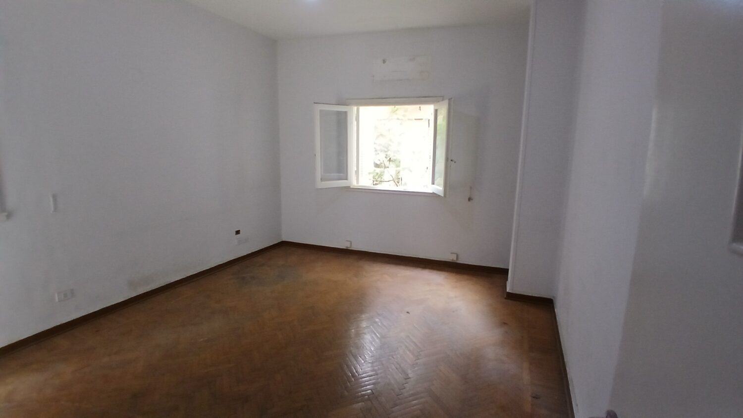 مكتب للإيجار في المهندسين 160م قرب شارع البطل أحمد عبد العزيز الرئيسى .