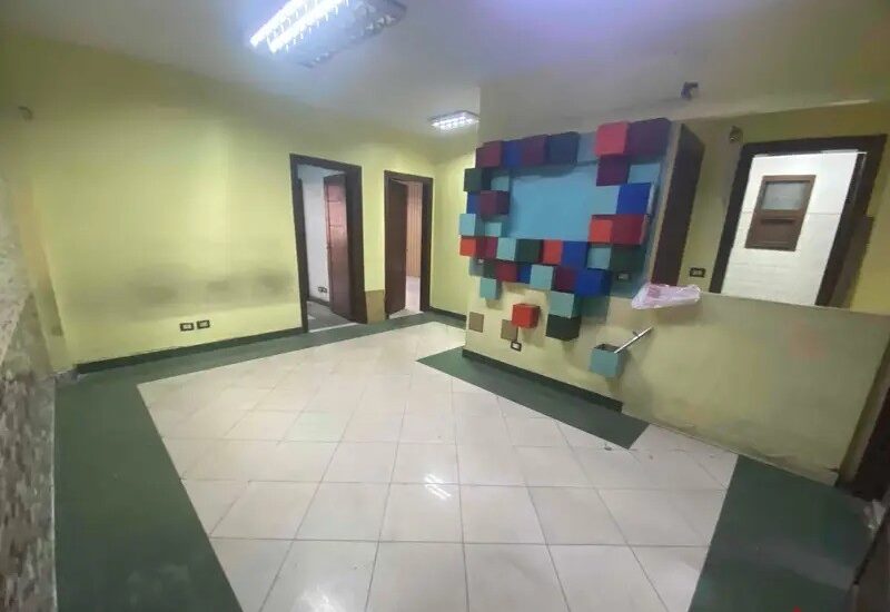 مكتب للإيجار في الدقى 90م فى شارع التحرير الرئيسى (رخصة و برج إدارى )