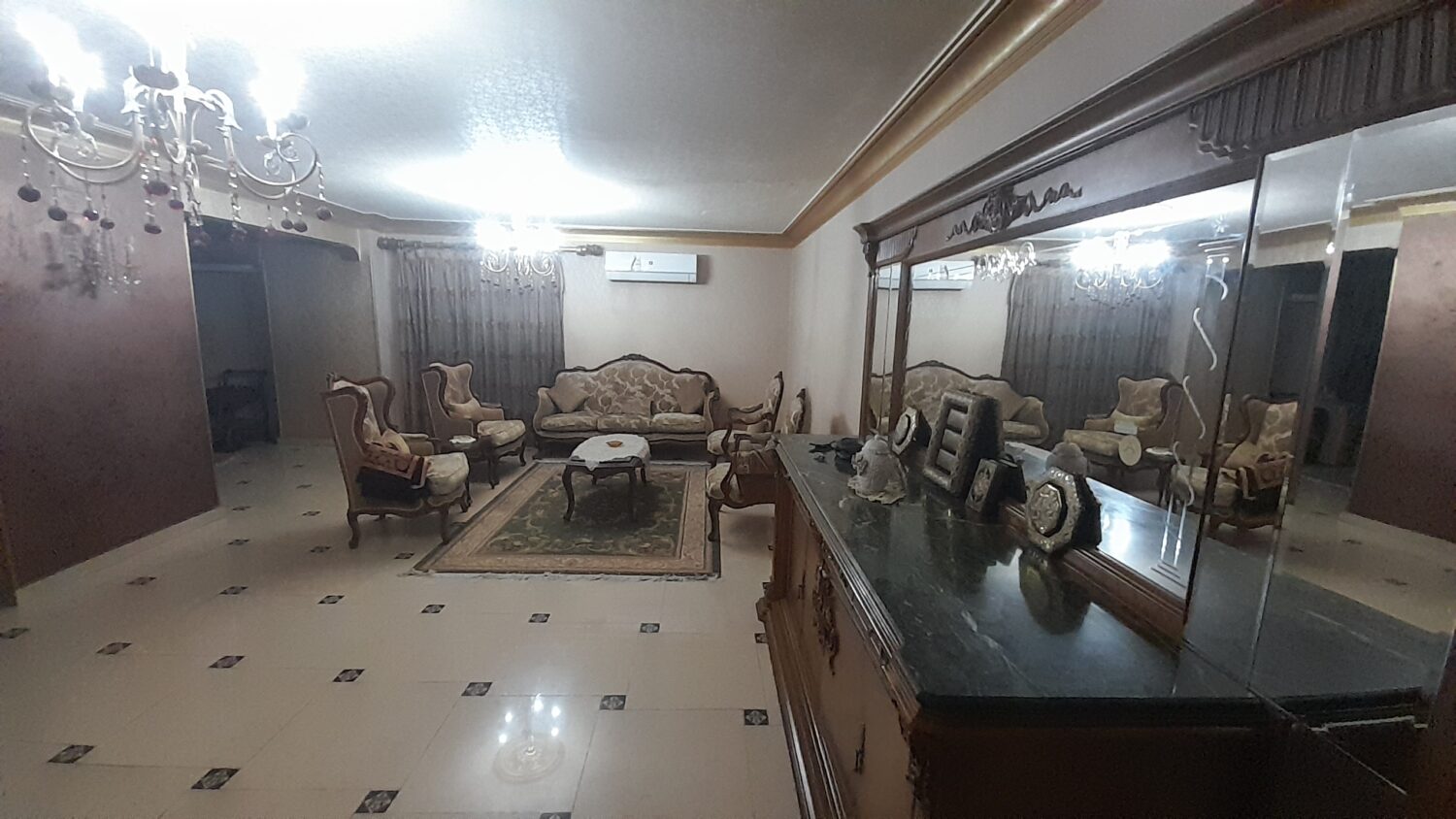 شقة للبيع فى المهندسين 200م شارع شهاب الرئيسى موقع ممتاز