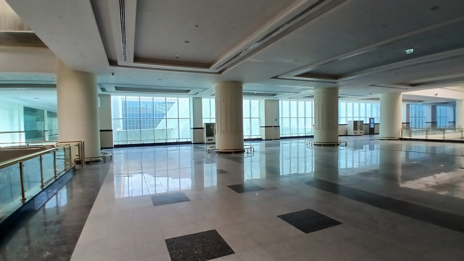 مكتب للإيجار فى المهندسين 3000م فى برج إدارى ( لوكيشن مميز ) .