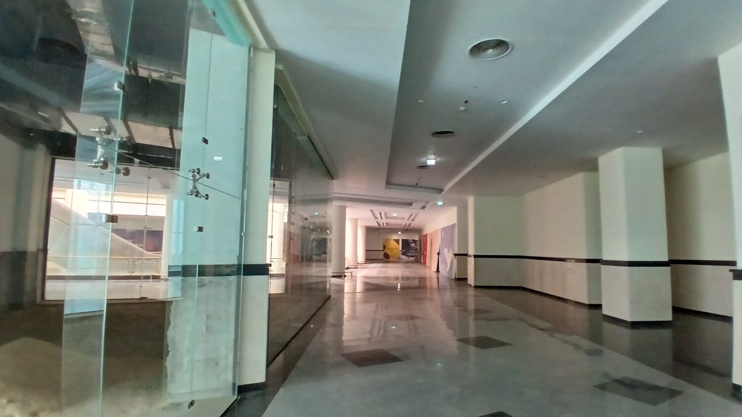 مكتب للإيجار فى المهندسين 3000م فى برج إدارى ( لوكيشن مميز ) .
