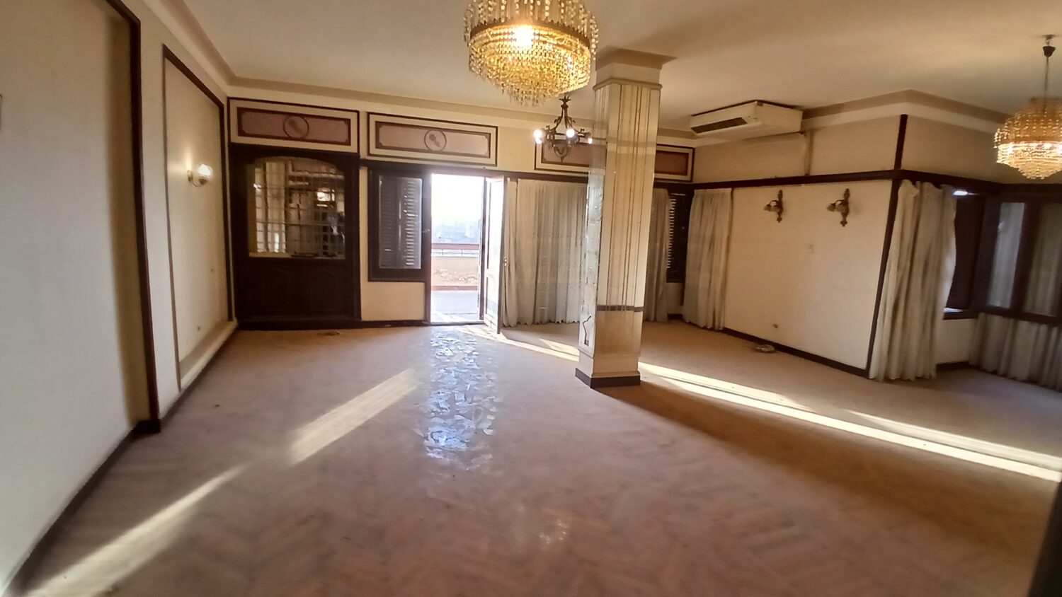 مكتب للإيجار في المهندسين 375م شارع جامعة الدول العربية الرئيسى ( فيو رائع ) .