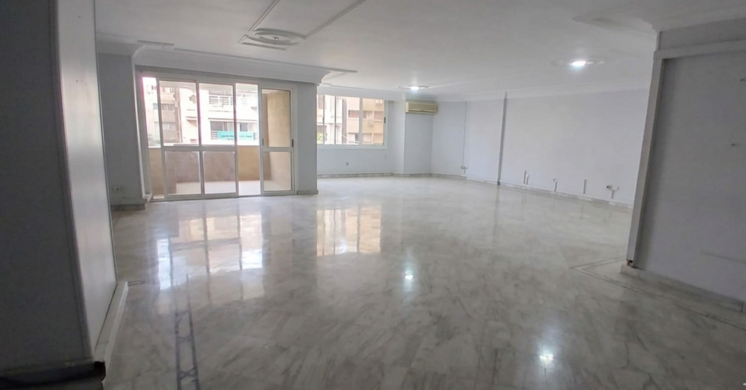 مكتب  للايجار فى المهندسين 350م خطوات من شارع جامعة الدول الرئيسى