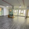 محل للايجار فى المهندسين 330م قرب عرابى الرئيسى ( عمارة فندقية )