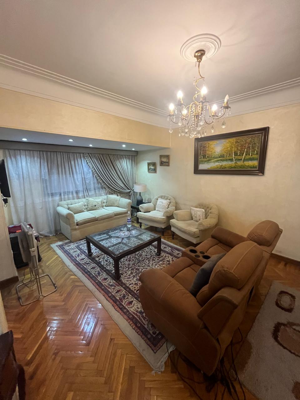 شقة للبيع فى المهندسين 150م شارع جامعة الدول الرئيسى مسجلة شهر عقارى .