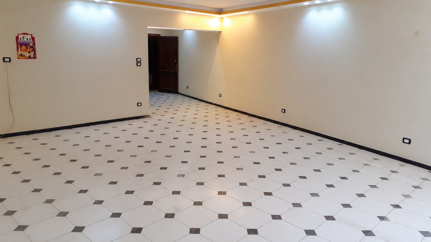 شقة للبيع فى المهندسين 200م تفرع شارع شهاب الرئيسى ( عمارة مدخلها شيك ) .
