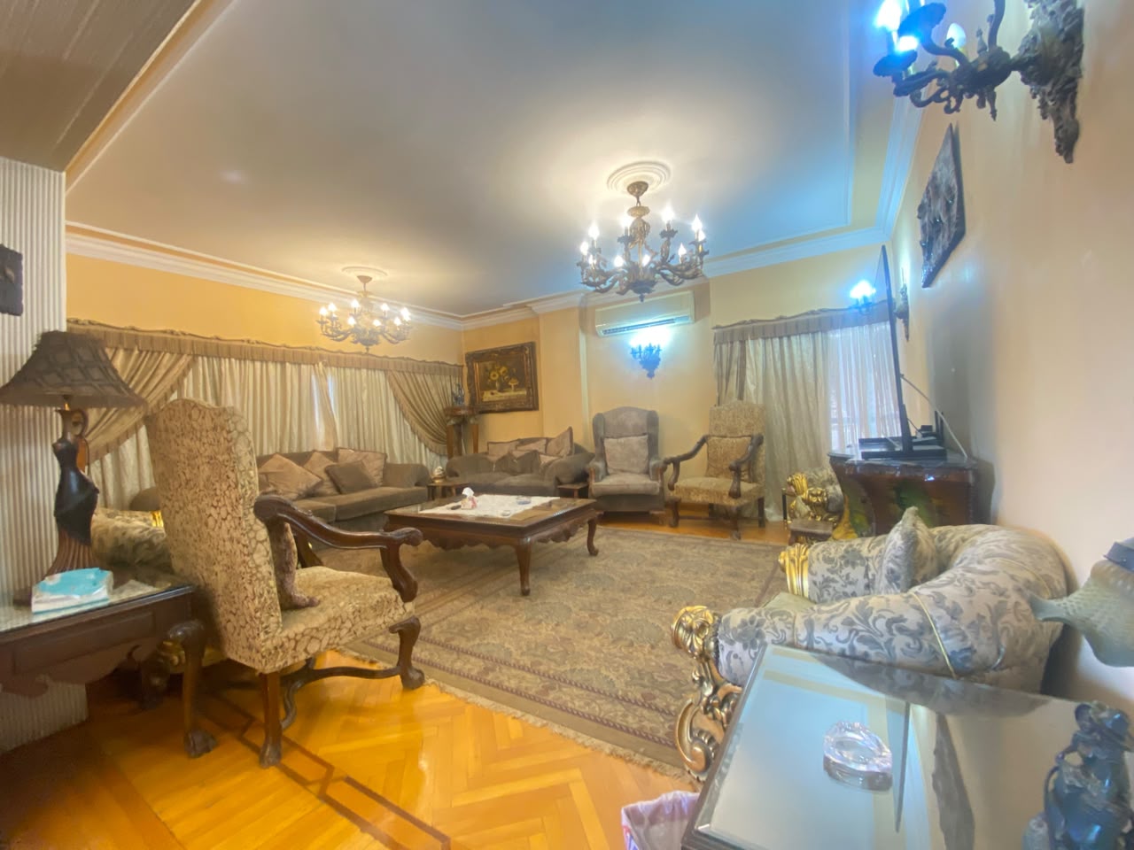 شقة للبيع فى المهندسين 158م قرب شارع شهاب الرئيسى ( تشطيب كلاسيكى رائع ) .