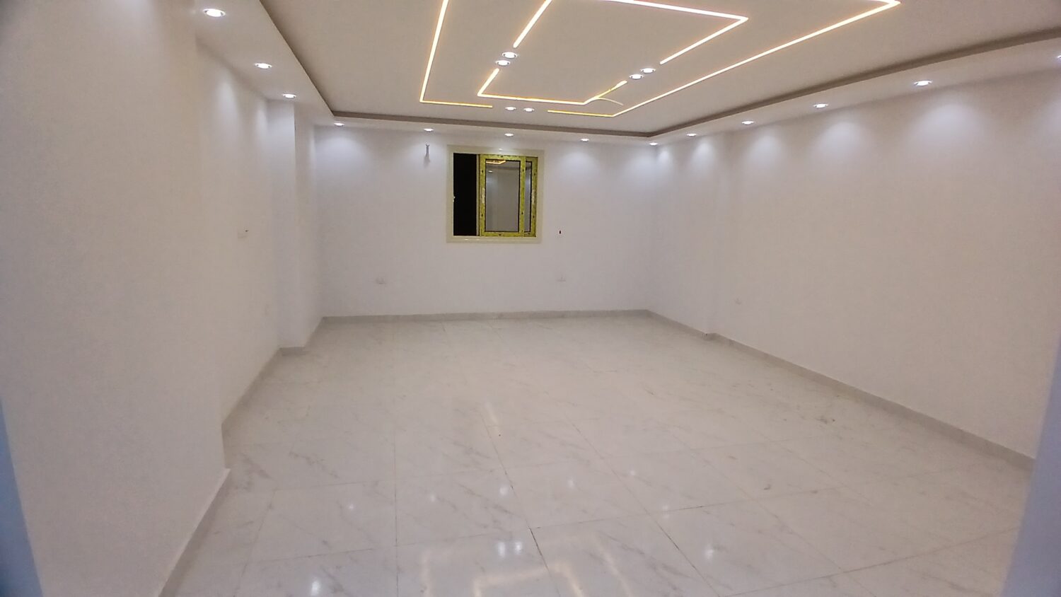 مكتب للإيجار فى المهندسين 180م خطوات من شارع البطل أحمد عبد العزيز هاى لوكس .