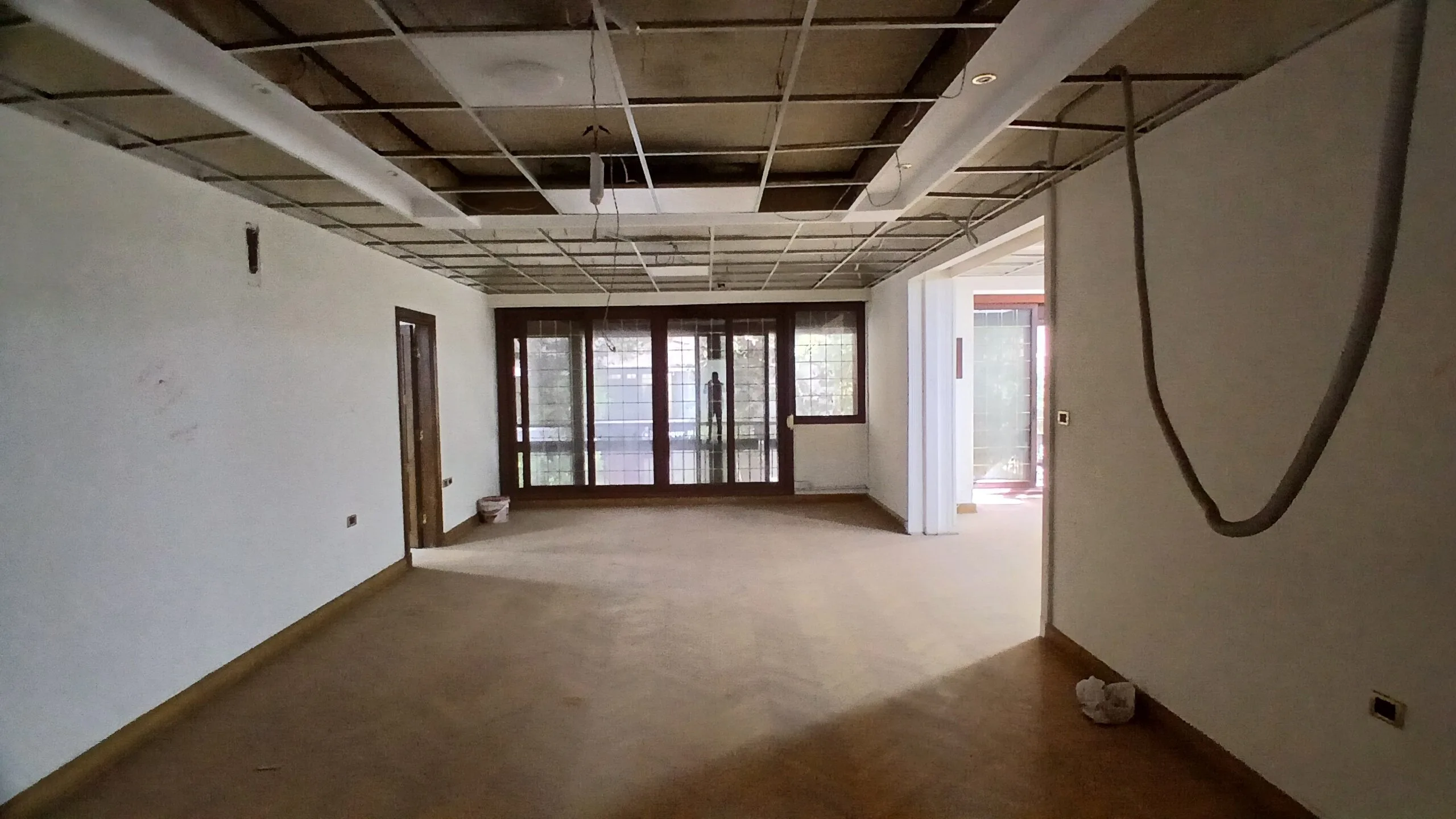 Office for sale in Southern Zamalek, 220 sqm, registered, and located just 5 minutes from the Nile—an excellent opportunity for administrative investment.